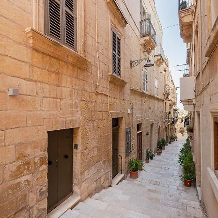 Brg34 - Historical Townhouse *