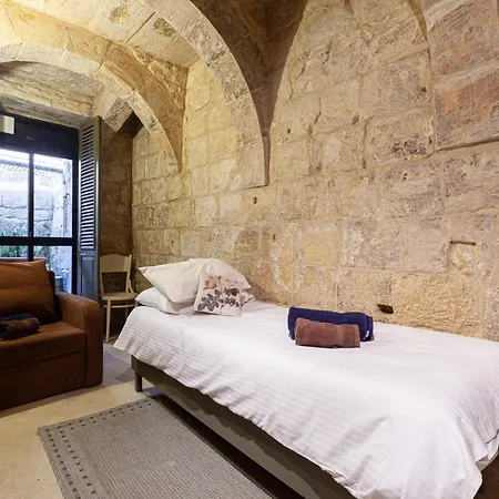 Brg34 - Historical Townhouse