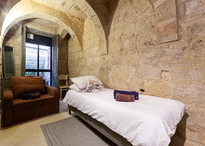 Brg34 - Historical Townhouse