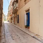 Brg34 - Historical Townhouse בית נופש *