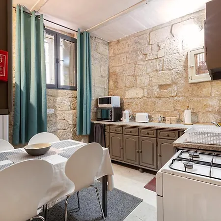 Brg34 - Historical Townhouse