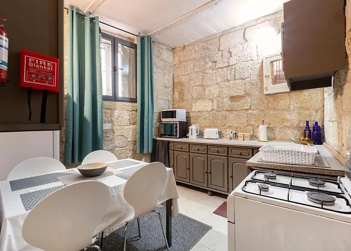 Brg34 - Historical Townhouse