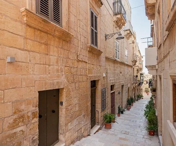 Brg34 - Historical Townhouse *